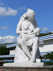 breastfeeding statue in front of a hospital
